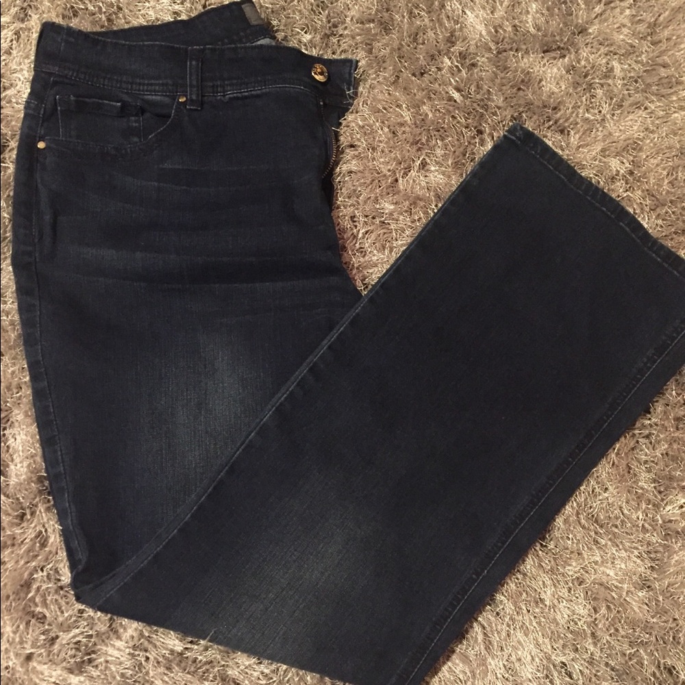 Chico’s so slimming wide leg jeans